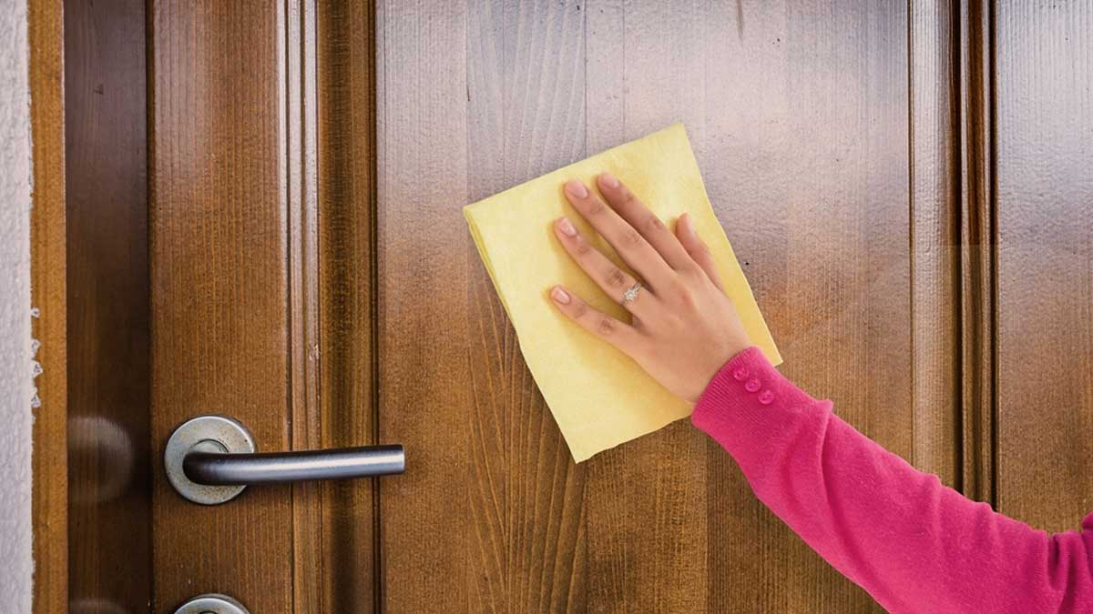 تمیز کردن درب ها